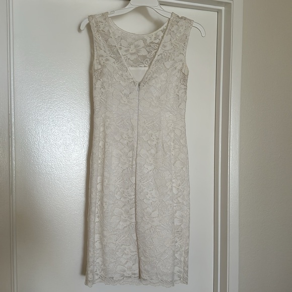 Lace midi dress in white - Picture 7 of 8